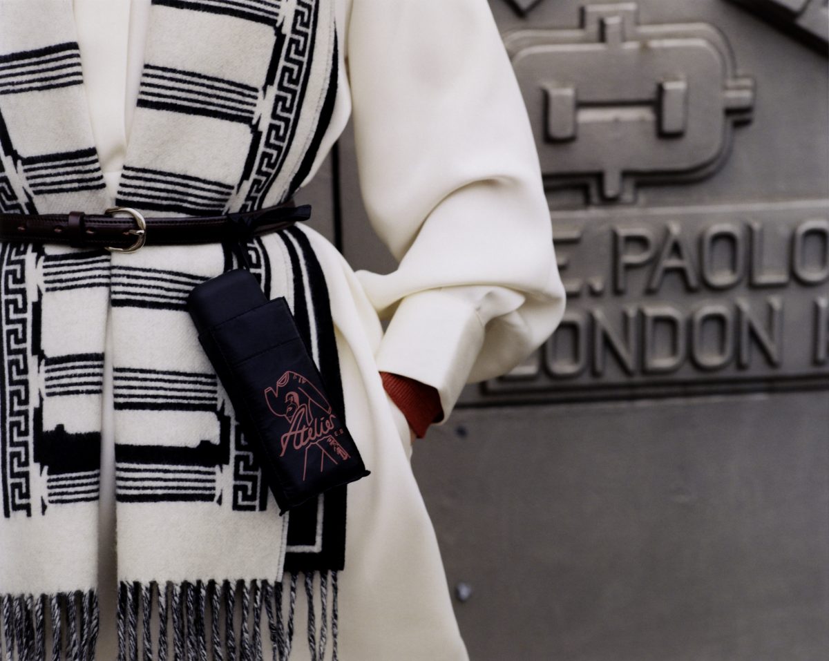 		Disgrace scarf