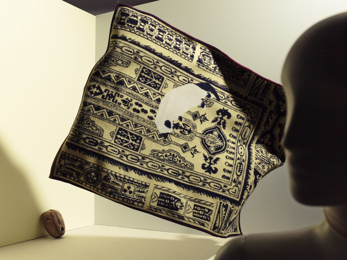 		Travel blankets with leather holder